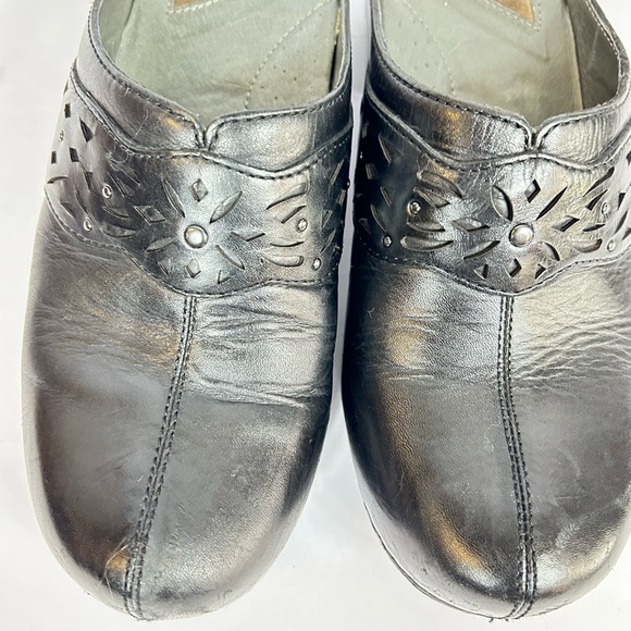 Dansko Hailey  Black Scalloped Leather Studded Clogs Mules Women’s Size 9.5 - Picture 6 of 12